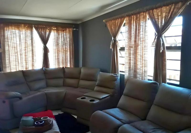 3 Bedroom Property for Sale in Kwanonqaba Western Cape